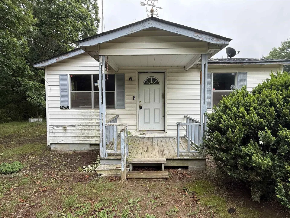 Property in Louisa
